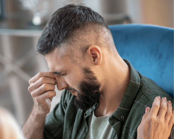 Adult in virtual consultation for bipolar disorder treatment